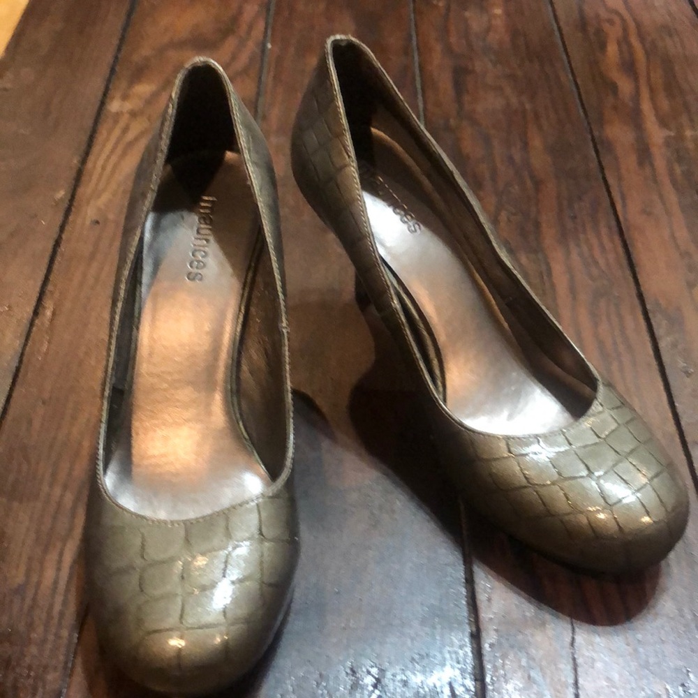 Maurices Grey Heels Size 7 1/2
